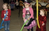 ŚWIETLICA W MAŚNIKU TĘTNI ŻYCIEM I GWAREM ROZEŚMIANYCH DZIECI