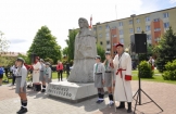 MINĘŁA 220 ROCZNICA OGŁOSZENIA UNIWERSAŁU POŁANIECKIEGO. UROCZYSTA SESJA I ZŁOŻENIE KWIATÓW POD POMNIKIEM TADEUSZA KOŚCIUSZKI