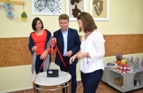  NOWA, CIEKAWA OFERTA W ŚRODOWISKOWYM DOMU SAMOPOMOCY. STOWARZYSZENIE  AKTYWNOŚCI LOKALNEJ „BEZ GRANIC” OTRZYMAŁO PIEC CERAMICZNY Z ZESTAWEM 