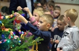 ŚWIĄTECZNIE W URZĘDZIE MIASTA I GMINY POŁANIEC – WIZYTA PRZEDSZKOLAKÓW